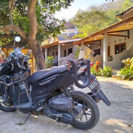 T&T Homestay Kuta  Buitenkant foto