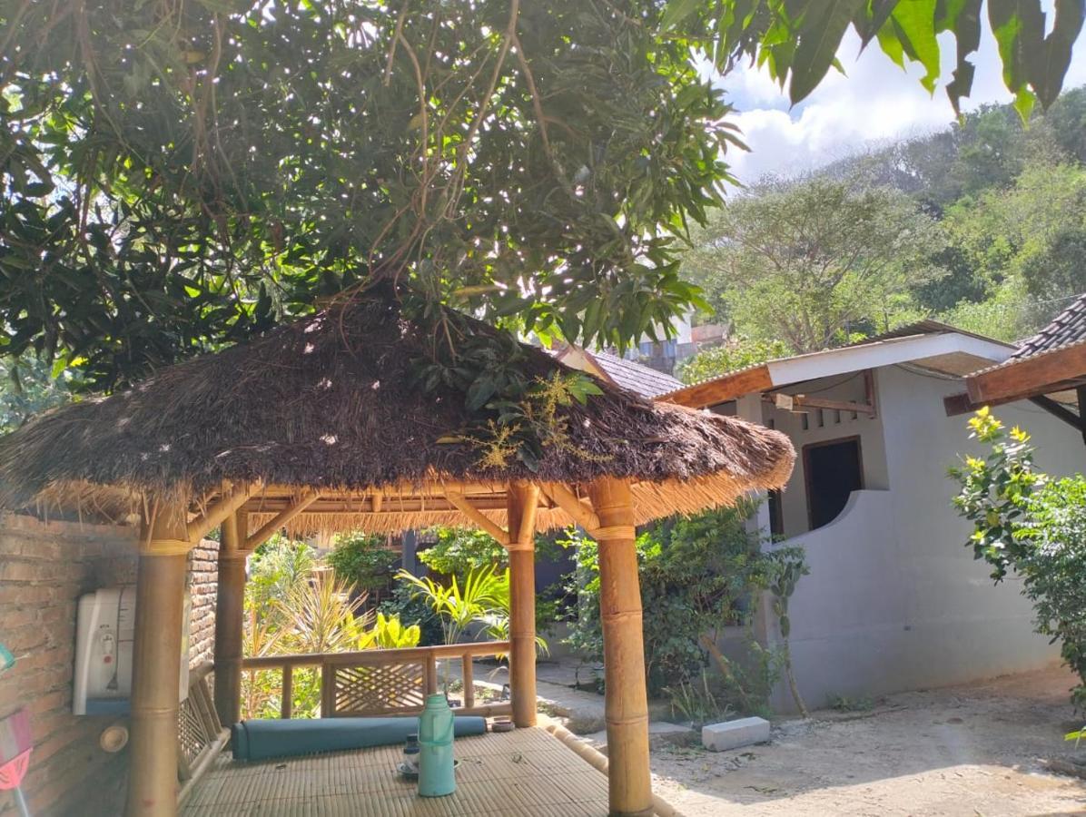 T&T Homestay Kuta  Buitenkant foto