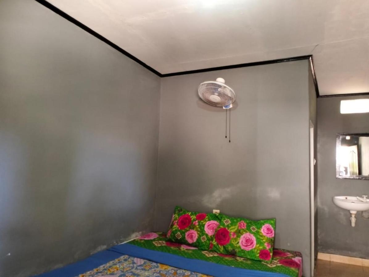 T&T Homestay Kuta  Buitenkant foto
