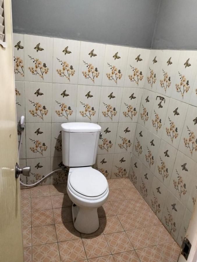 T&T Homestay Kuta  Buitenkant foto