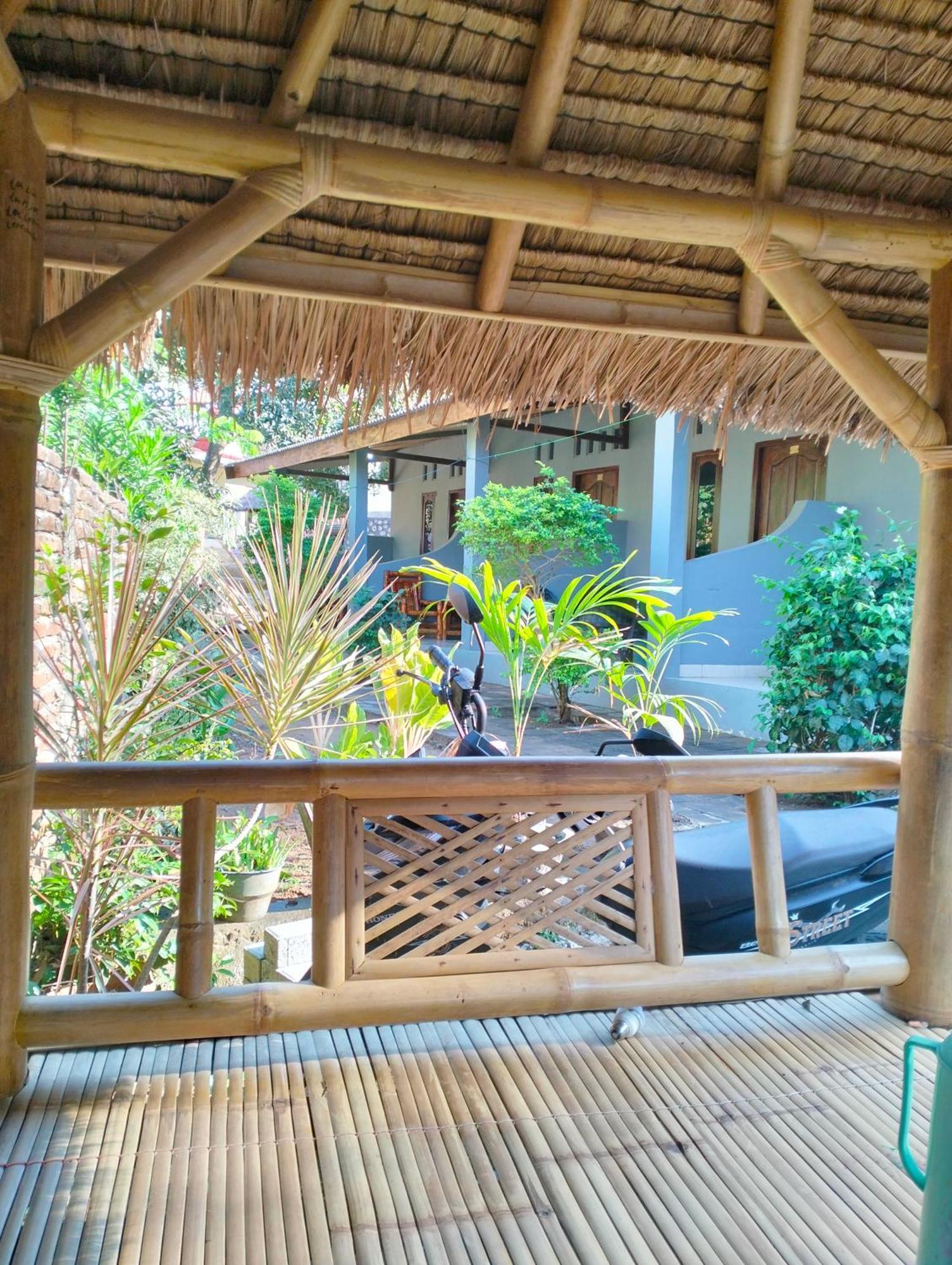 T&T Homestay Kuta  Buitenkant foto