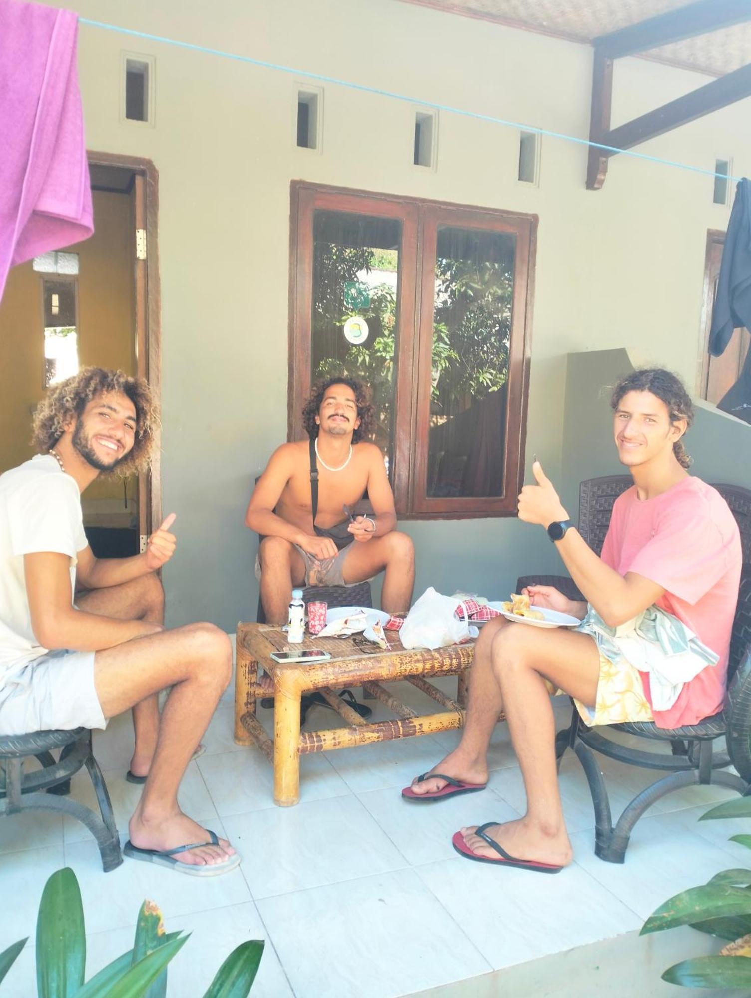 T&T Homestay Kuta  Buitenkant foto