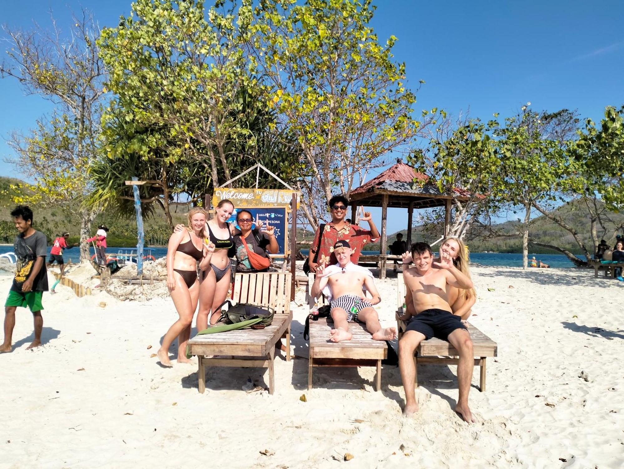 T&T Homestay Kuta  Buitenkant foto